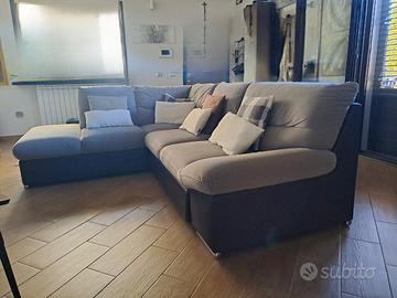 divano con chaise longue che misura 207cm