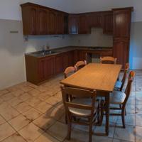 Cucina piu tavolo con sedie