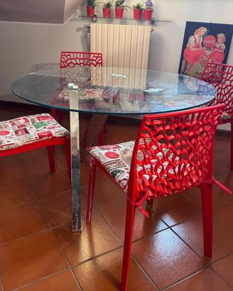 4 sedie plastica rosse