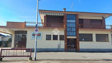 NEGOZIO A CASTANO PRIMO