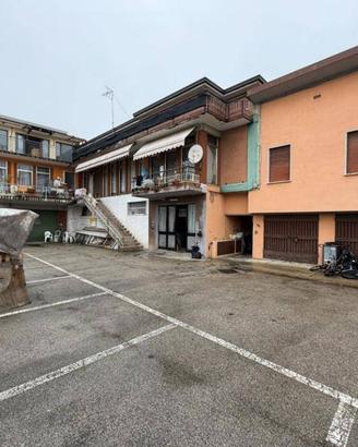 Immobile in asta di 120 m² con 4 locali e box auto