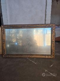 Specchio antico con cornice in legno dorato