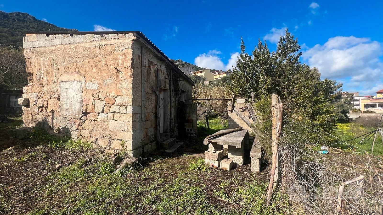 Guspini-Terreno non agricolo con ricovero attrezzi - Vista 2