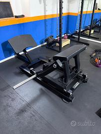 Hip thrust machine