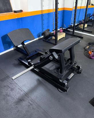 Hip thrust machine
