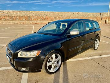 VOLVO V50 1.6d. R design MOLTO BELLA PERFETTA