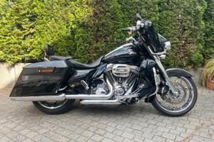 Harley Davidson - Street Glide CVO 2012