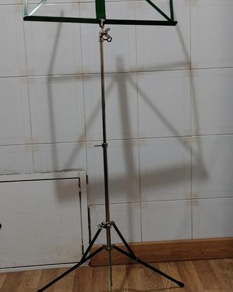 Leggio e poggiapiede.