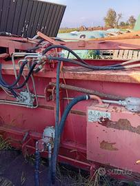 atrezzo miscelatore a sollevamento. per fieno