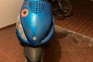 N 2 Scooter Vespa 50 + Zip primi anni 2000