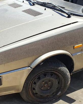 Lancia Delta LX 1.3 benzina 1987 per ricambi (2a)