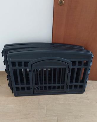 Recinto per animali con porta