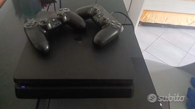 Playstation 4 slim + giochi e 2 controller