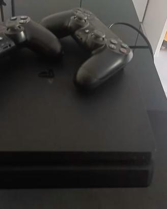Playstation 4 slim + giochi e 2 controller