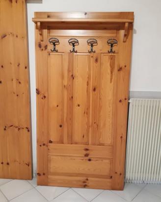 Appendiabiti in legno di pino
