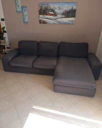 divano in buone condizioni.