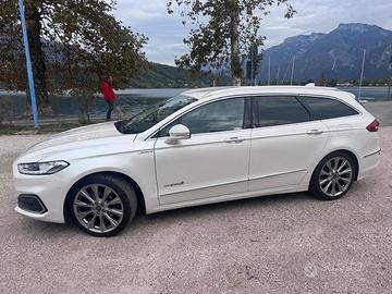 Ford Mondeo Vignale hybrid