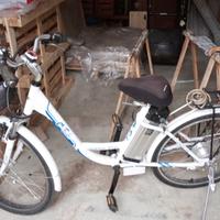 Bici  Elettrica   ,in  buono stato  ,,usata poco..