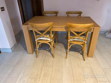 Tavolo in rovere, allungabile. Sedie incluse