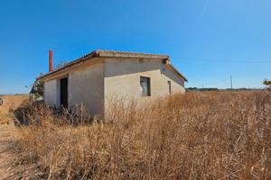 Decimoputzu. Indipendente su lotto di 4 ettari