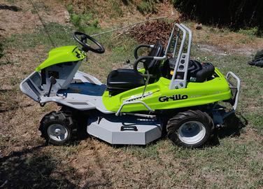 Trattorino taglia erba trincia scalcia tutto grill