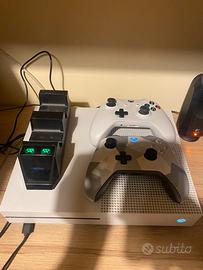 Xbox oneS 500gb + due controller + carica batterie