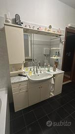 Bagno completo con specchio