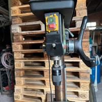 Trapano a colonna marca fervi