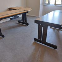 2 Scrivanie TRAU, angolo tondo e tavolino porta PC