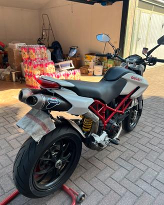 Ducati hypermotard 1100