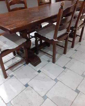 TAVOLO NOCE MASSELLO CON SEI SEDIE E CREDENZA