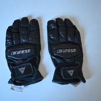 Guanti per moto Dainese e sotto guanti Zegna