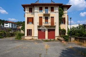 QUADRIFAMILIARE A COSSATO