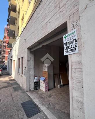 NEGOZIO A ROMA