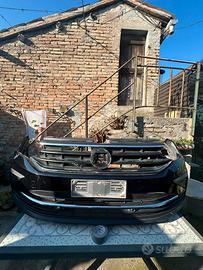 Paraurti anteriore nero VW Tiguan Life 2022
