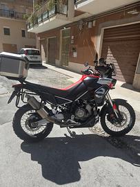 Aprilia Tuareg 660 con accessori 