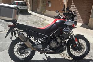 Aprilia Tuareg 660 con accessori 