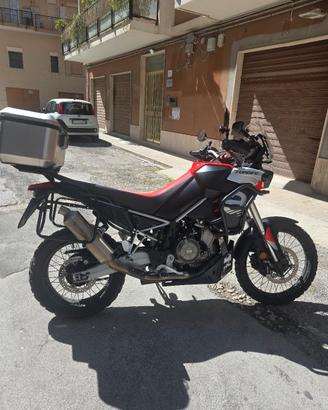 Aprilia Tuareg 660 con accessori 