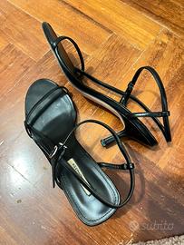 Sandali con tacchi bassi