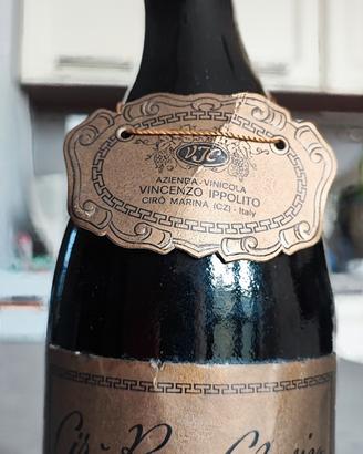 Bottiglia vino Cirò Rosso Classico