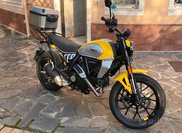 Moto Ducati Scrambler Icon 803 cc. Gialla