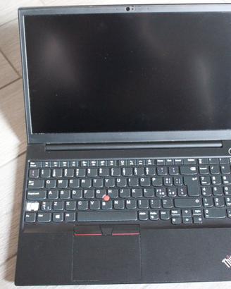 Pc Portatile Thinkpad E15 con Ryzen 7 4700