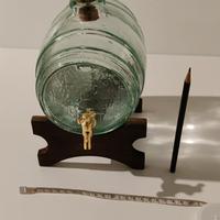 Dispenser per bevande con design a forma di botte 