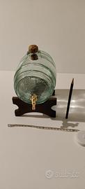 Dispenser per bevande con design a forma di botte 