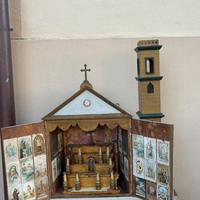 Tabernacolo antico a forma di chiesetta