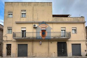 Castelvetrano Ind. Con Magazzino Garage E Terrazzo