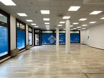 NEGOZIO A BUSSOLENGO