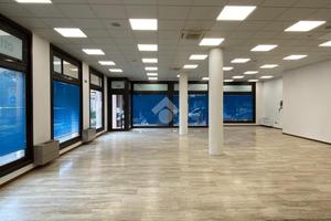 NEGOZIO A BUSSOLENGO