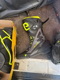 Stivali gaerne 40 39 e cerchi motard da 17
