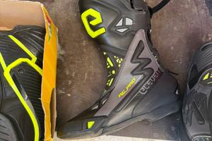Stivali gaerne 40 39 e cerchi motard da 17